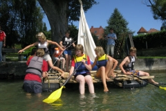 Das Floß schwimmt 2